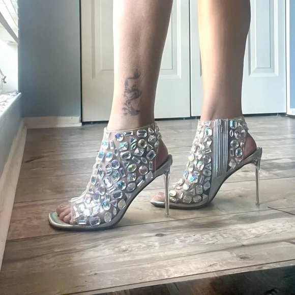 Elegant Silver and Rhinestone Stiletto Heels - Picture 1 of 9